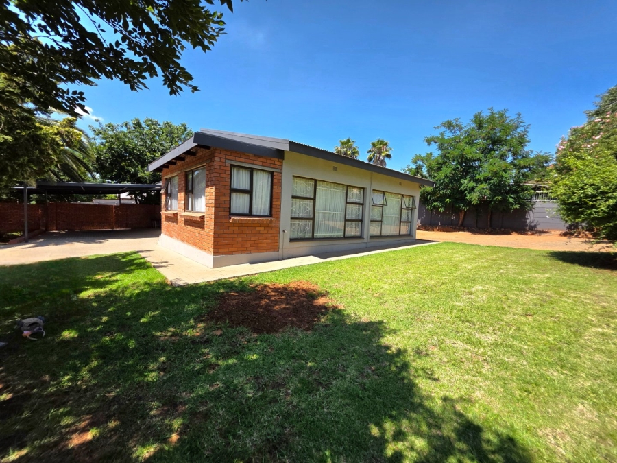 4 Bedroom Property for Sale in Generaal De Wet Free State